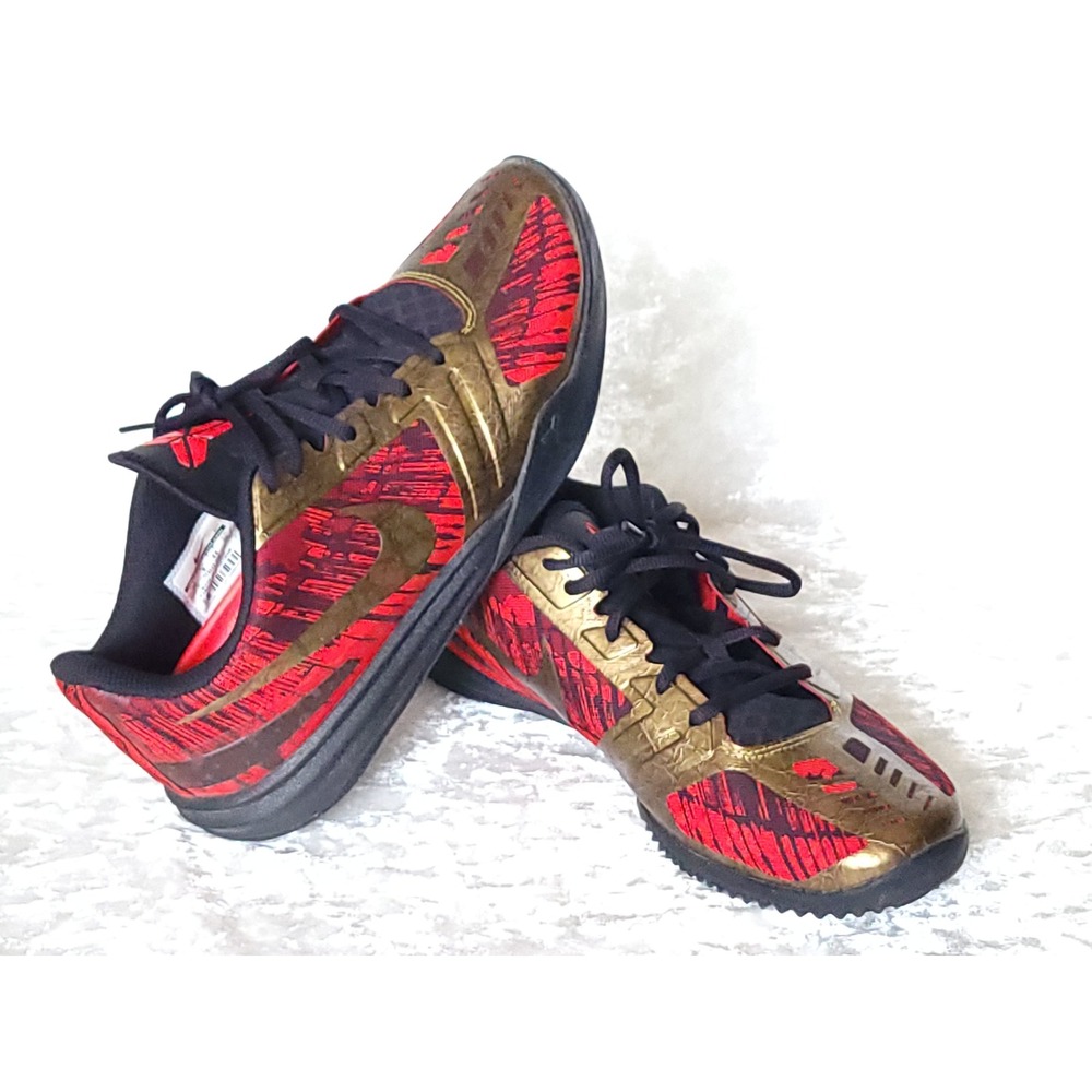Nike Kobe KB Mentality Red Gold Black‎ Shoes 704942-008 Mens 10 PRISTINE